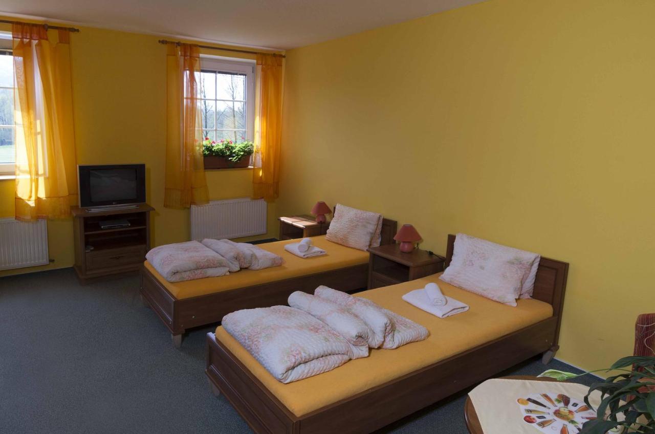 Hostinec U Zlaté lípy Noviny pod Ralskem Extérieur photo